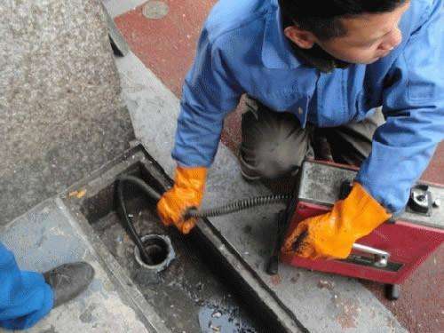 策勒疏通下水道