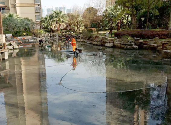 策勒景观池淤泥清理